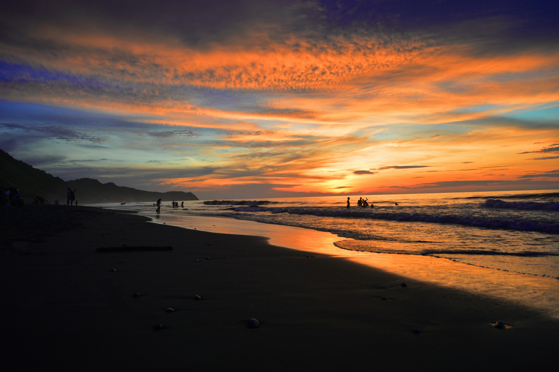 andres-medina-QGMZlaO7J88-unsplash